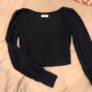 Scoop neck long sleeve cropped top